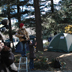 「年越し派遣村」のテント群を撮影する報道関係者